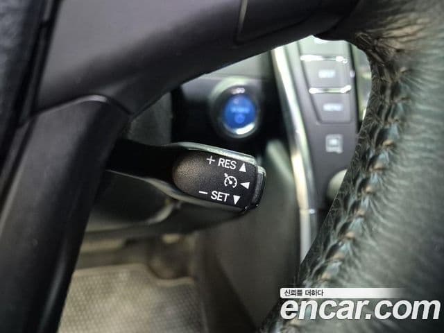 Toyota New 캠리 гибрид XLE, 2017 16