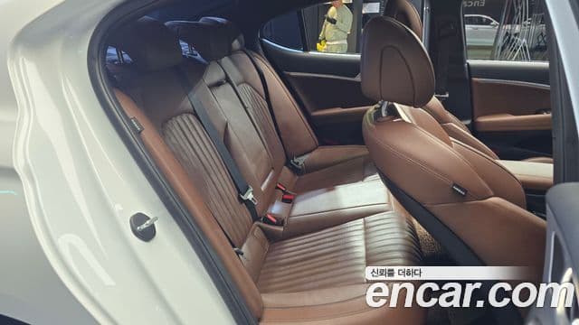 Genesis G70 Elite, 2020 12