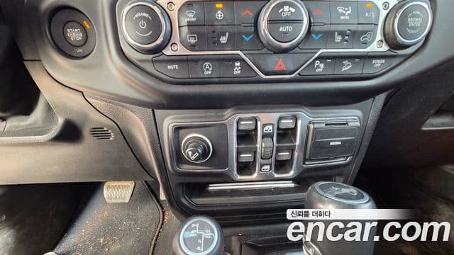 Jeep Wrangler (JL) 2.0 Overland 4도어, 2019 13