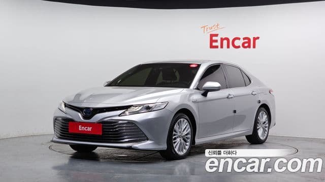 Toyota 캠리 (XV70) 2.5 XLE гибрид