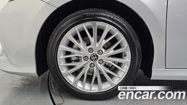 Toyota 캠리 (XV70) 2.5 XLE гибрид, 2021 все фото