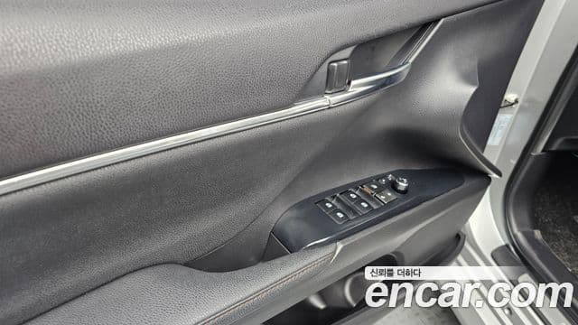 Toyota 캠리 (XV70) 2.5 XLE гибрид, 2021 17