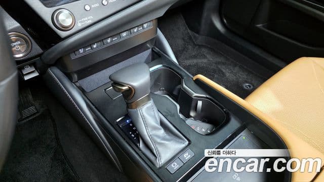 Lexus ES300h 7세대 Executive, 2025 9