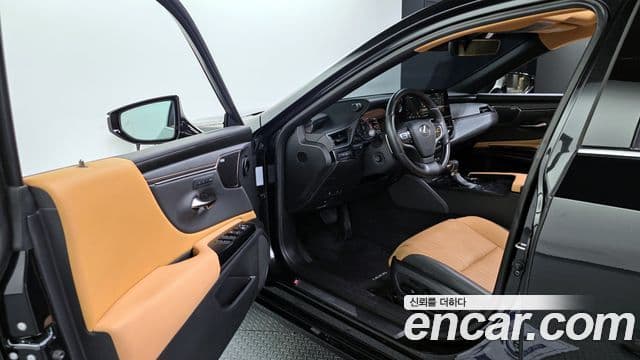 Lexus ES300h 7세대 Executive, 2025 10