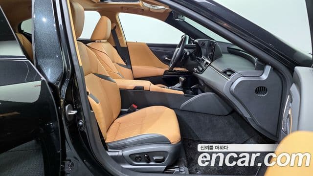 Lexus ES300h 7세대 Executive, 2025 11