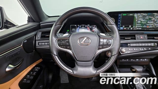 Lexus ES300h 7세대 Executive, 2025 12