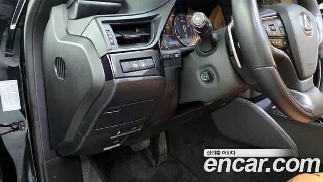 Lexus ES300h 7세대 Executive, 2025 13