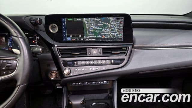 Lexus ES300h 7세대 Executive, 2025 14