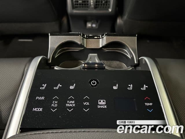 Toyota 캠리 (XV80) 2.5 XLE Premium гибрид, 2025 18