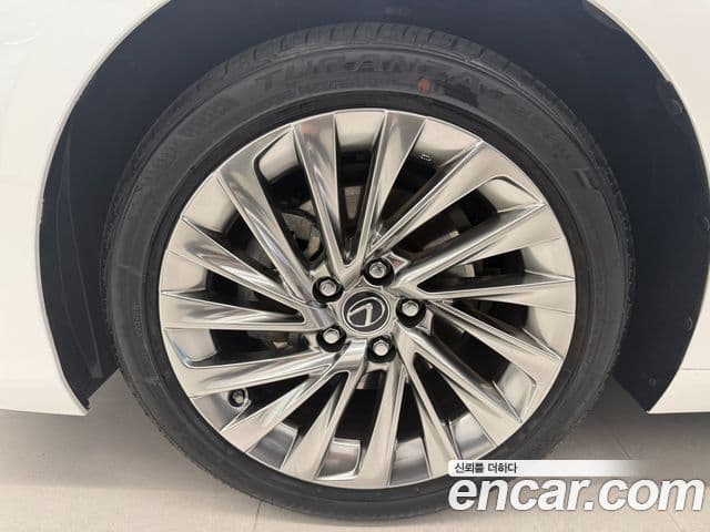 Lexus ES300h 7세대 Executive, 2026 все фото