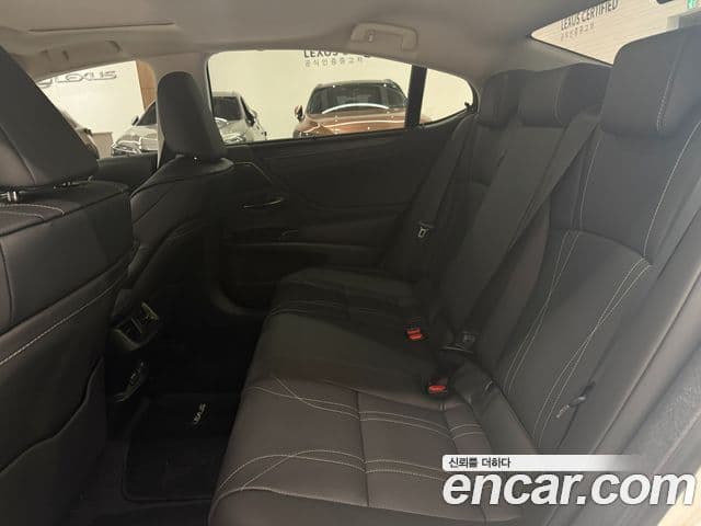 Lexus ES300h 7세대 Executive, 2026 13