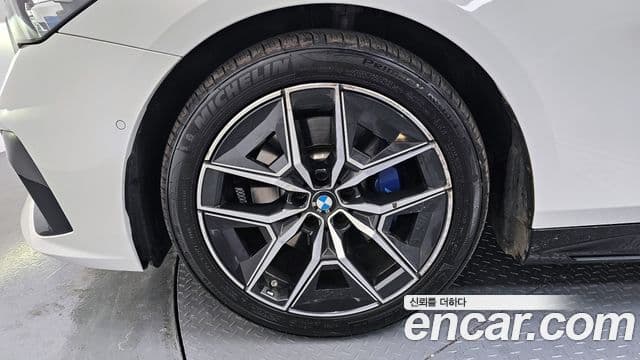 BMW 5시리즈 (G60) 520i M Sport, 2024 все фото