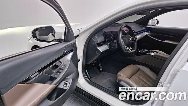 BMW 5시리즈 (G60) 520i M Sport, 2024 10