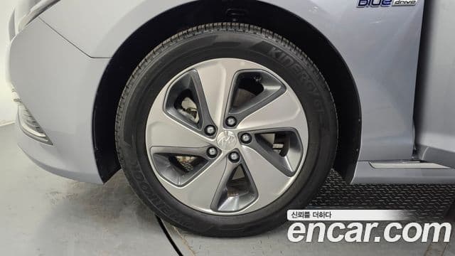 Hyundai LF Sonata гибрид Premium Special, 2017 все фото