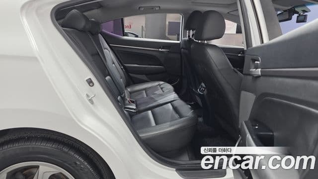 Hyundai Avante AD 1.6 GDI Smart, 2017 12