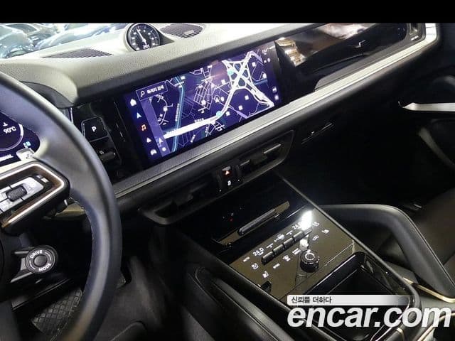 Porsche Cayenne (PO536), 2024 13