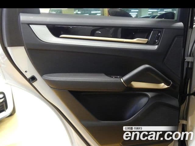 Porsche Cayenne (PO536), 2024 17