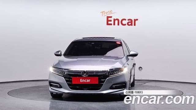 Honda Accord 10세대 2.0 гибрид Туринг (Touring), 2019 3