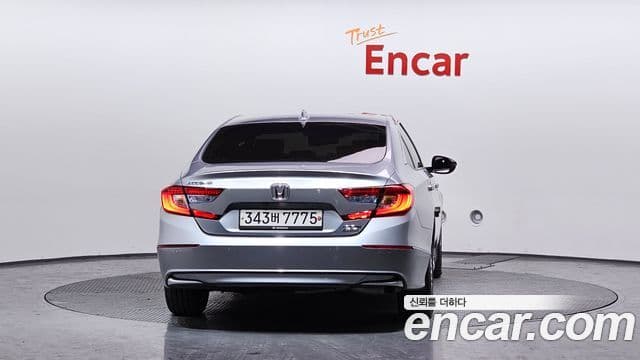 Honda Accord 10세대 2.0 гибрид Туринг (Touring), 2019 4