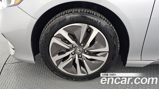 Honda Accord 10세대 2.0 гибрид Туринг (Touring), 2019 все фото