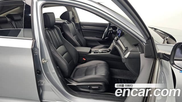 Honda Accord 10세대 2.0 гибрид Туринг (Touring), 2019 10