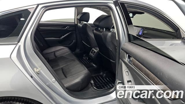 Honda Accord 10세대 2.0 гибрид Туринг (Touring), 2019 11