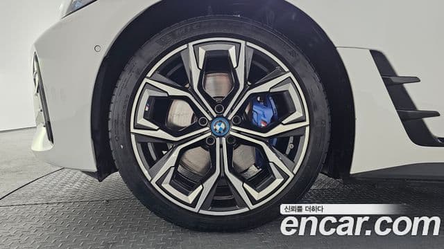 BMW i4 eDrive40 M Sport Pro, 2024 все фото