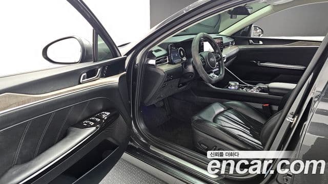 Kia K5 3세대 Signature, 2021 11