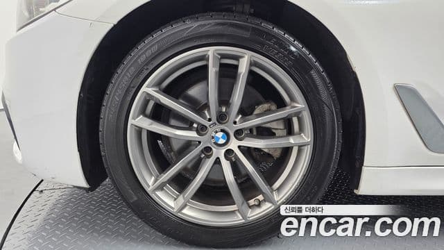 BMW 5시리즈 (G30) 520d M Sport, 2018 все фото