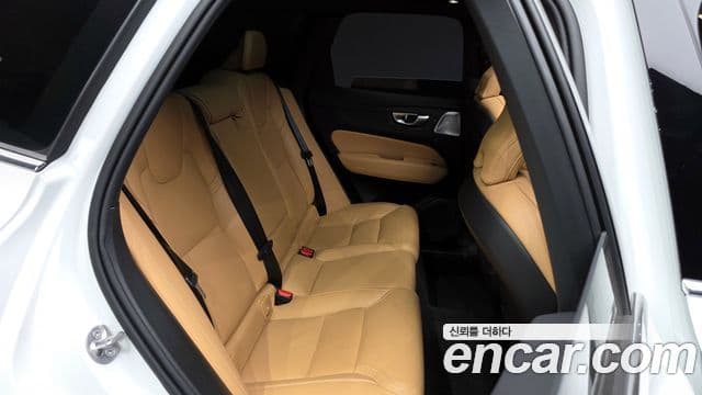 Volvo XC60 2세대 B5 Ultra Bright, 2025 12