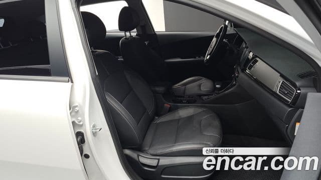 Kia Niro Prestige, 2018 10