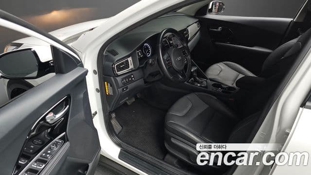 Kia Niro Prestige, 2018 11