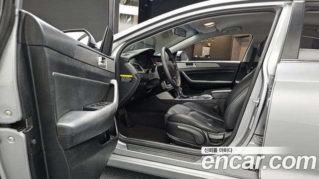 Hyundai LF Sonata Special, 2016 10