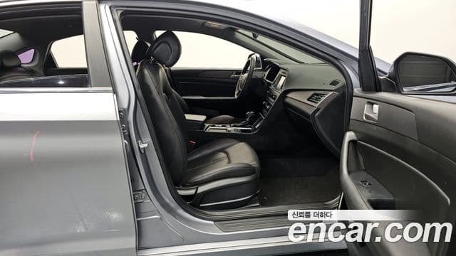 Hyundai LF Sonata Special, 2016 11