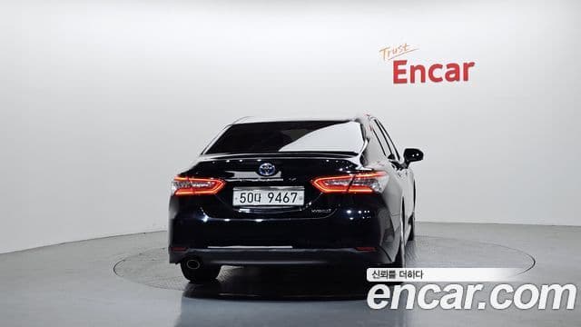 Toyota 캠리 (XV70) 2.5 XLE гибрид, 2019 4