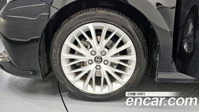 Toyota 캠리 (XV70) 2.5 XLE гибрид, 2019 все фото