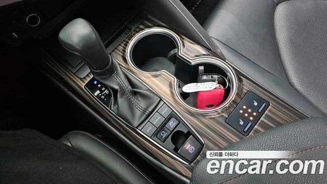 Toyota 캠리 (XV70) 2.5 XLE гибрид, 2019 9