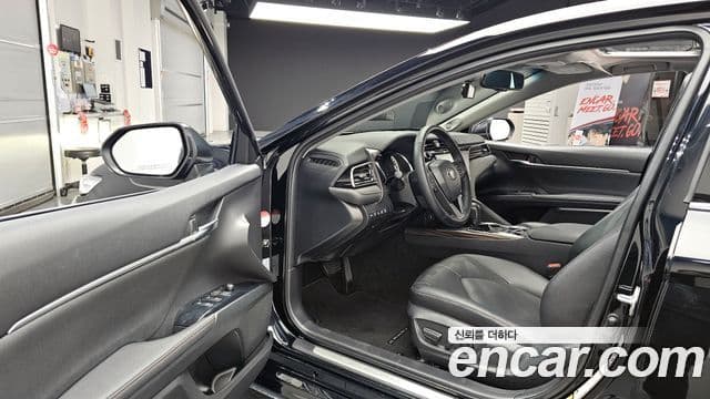 Toyota 캠리 (XV70) 2.5 XLE гибрид, 2019 10