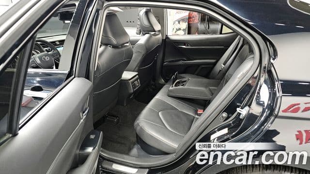 Toyota 캠리 (XV70) 2.5 XLE гибрид, 2019 11