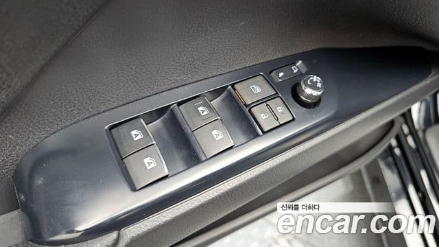 Toyota 캠리 (XV70) 2.5 XLE гибрид, 2019 14