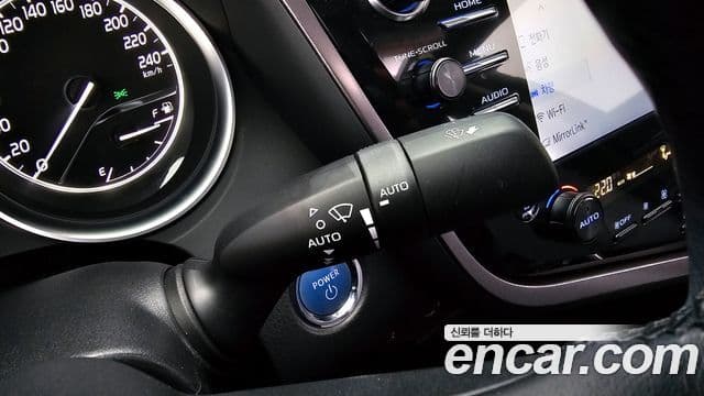 Toyota 캠리 (XV70) 2.5 XLE гибрид, 2019 16