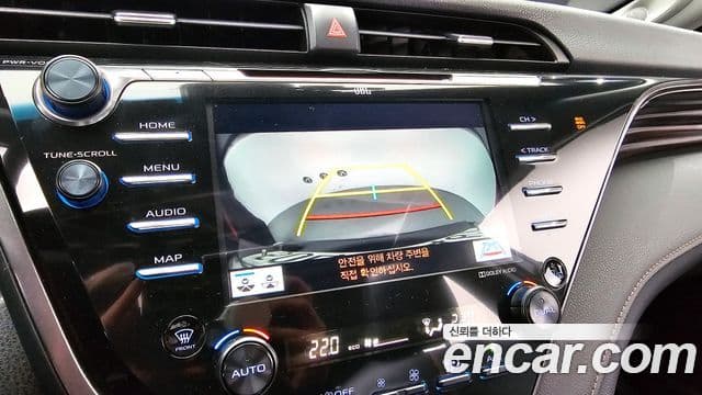 Toyota 캠리 (XV70) 2.5 XLE гибрид, 2019 18