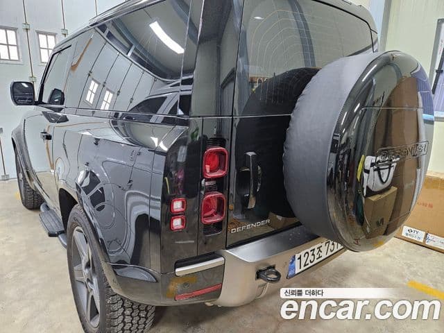 Land Rover Defender (L663) 90 D250 X-Dynamic SE, 2025 3