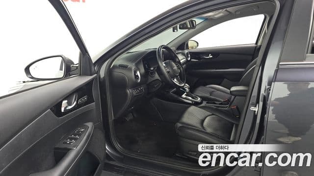 Kia The / новый New K3 2세대 Signature, 2022 10