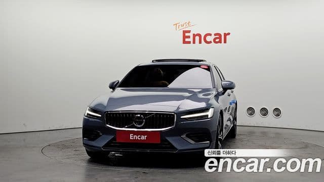 Volvo S60 3세대 B5 Inscription, 2022 3