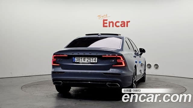 Volvo S60 3세대 B5 Inscription, 2022 4