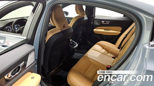 Volvo S60 3세대 B5 Inscription, 2022 11