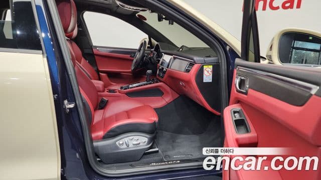 Porsche Macan 95B, 2022 11