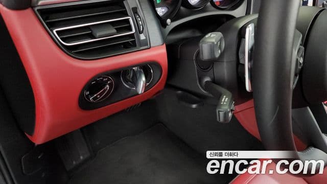 Porsche Macan 95B, 2022 14