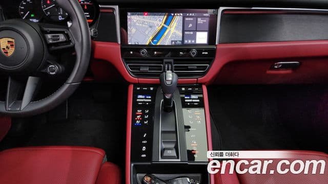 Porsche Macan 95B, 2022 15